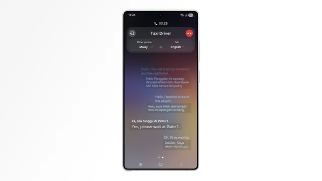 Telemóvel Samsung Galaxy com uma chamada traduzida em tempo real entre malaio e inglês, com as frases de cada pessoa legendadas no ecrã