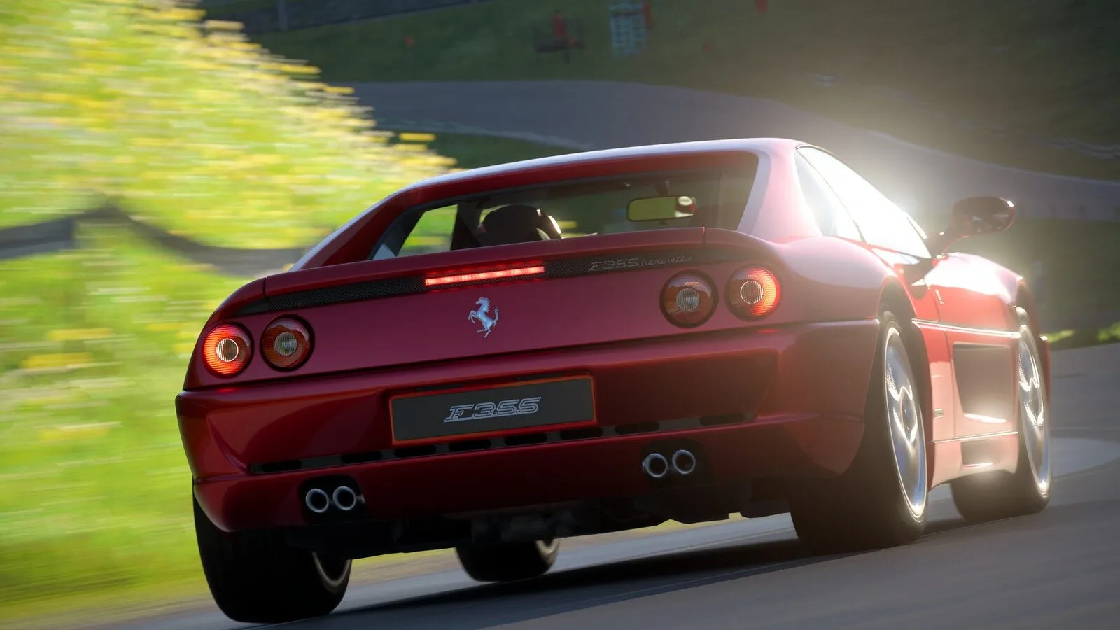 Ferrari F355 Berlinetta vermelho visto de trás a curvar numa pista rodeada de relva, numa imagem do jogo Gran Turismo 7