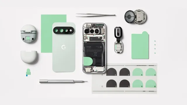 Peças de um telemóvel Pixel desmontado dispostas sobre fundo claro: tampa traseira verde, telemóvel aberto com a bateria à vista, chave de fendas, pinça, autocolantes e a caixa de uns auriculares