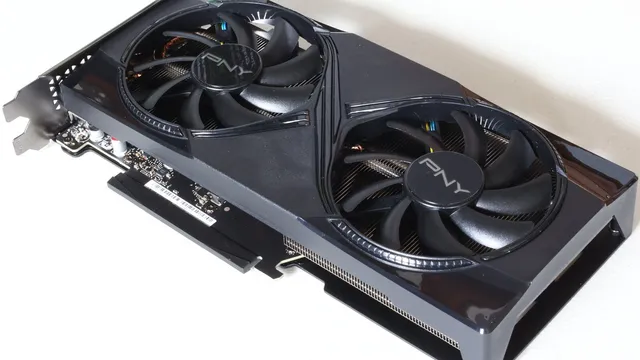 Placa gráfica GeForce RTX 5060 Ti da PNY com duas ventoinhas pretas, fotografada sobre fundo branco