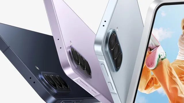 Traseiras de três telemóveis Samsung Galaxy A, em azul-escuro, lilás e azul-claro, com três câmaras alinhadas na vertical, e parte do ecrã de um quarto aparelho