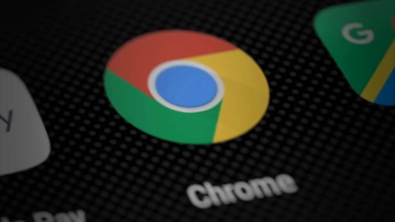 Ícone da app Chrome no ecrã de um telemóvel, ao lado de outros ícones da Google