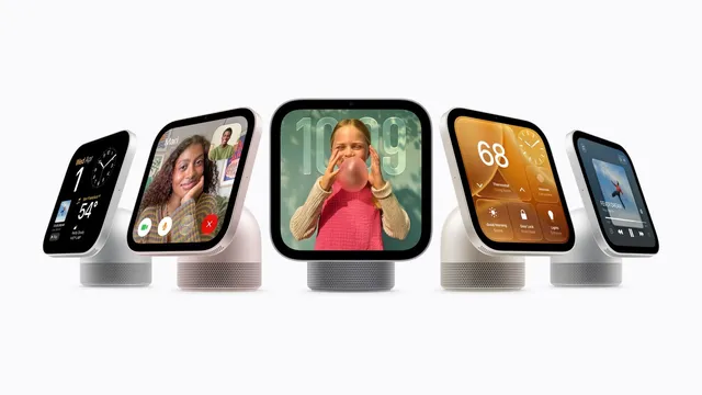 Cinco ecrãs Apple HomeView lado a lado, em bases arredondadas, a mostrar relógio, videochamadas e temperatura