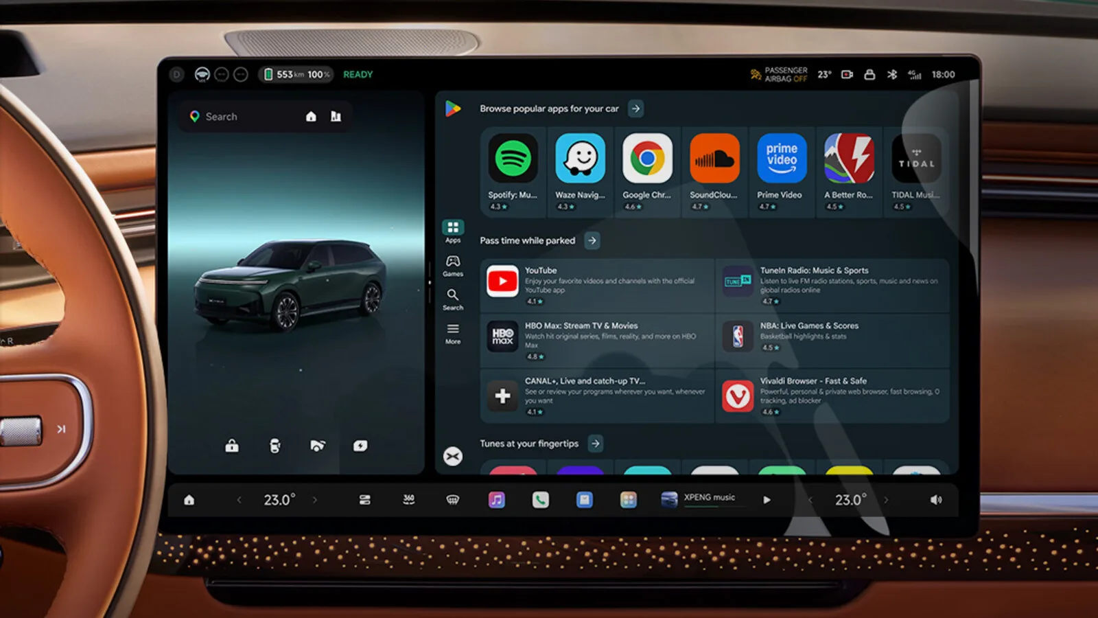 Ecrã central de um carro Xpeng com a loja Google Play aberta, a mostrar ícones do Spotify, Waze, Chrome, Prime Video e YouTube, ao lado da imagem de um SUV verde